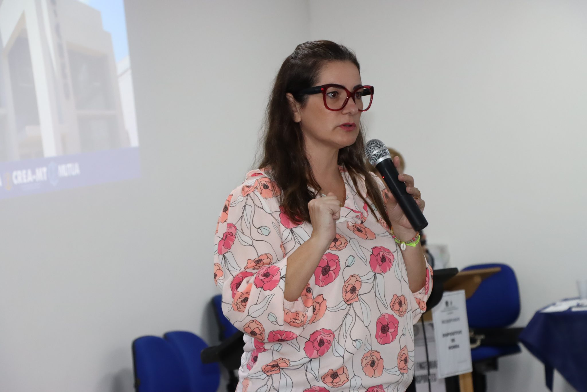 Conselheira do Crea MT conduz palestra Sistema Confea Crea e Mútua